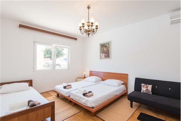 Dom K1, pre 13 osoby