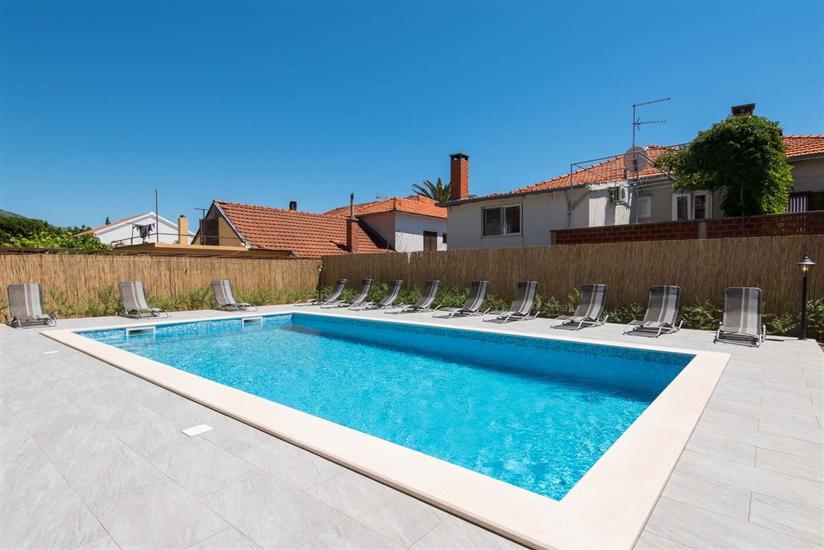 Dom K1, pre 13 osoby