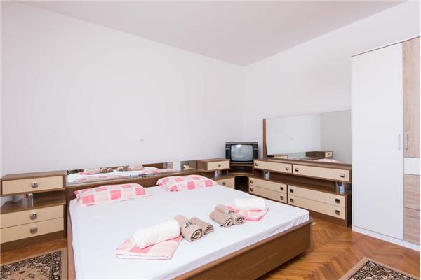 Dom K1, pre 13 osoby