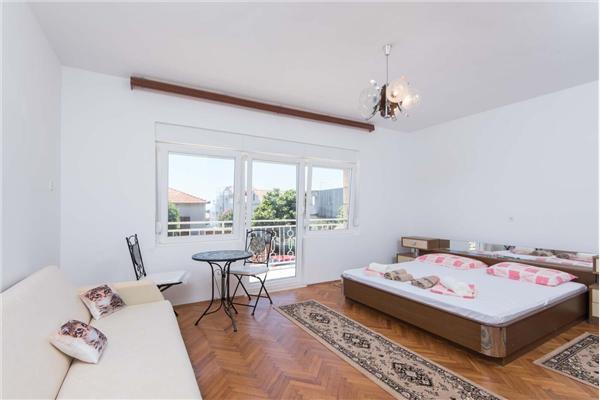 Dom K1, pre 13 osoby