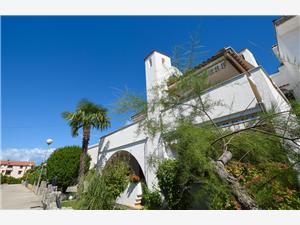 Apartment Kvarners islands,BookPetrlinFrom 87 €