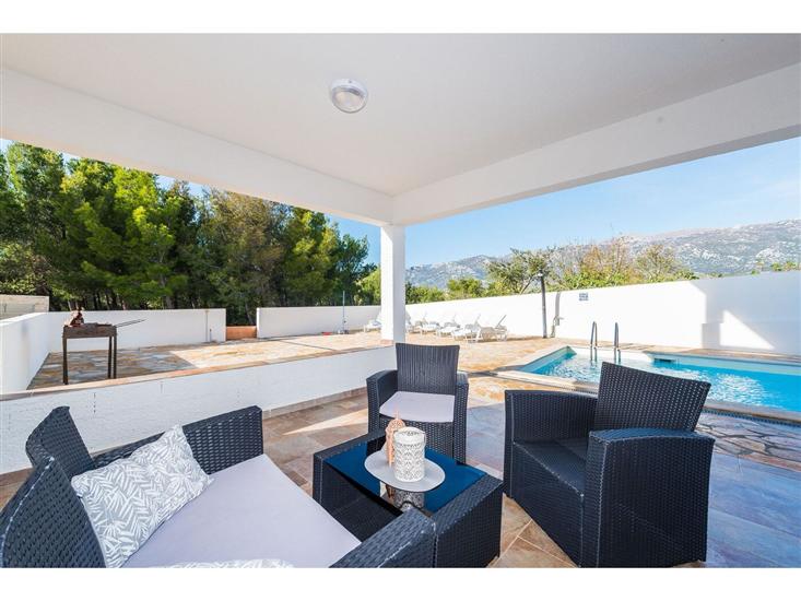 Villa More with pool and garden