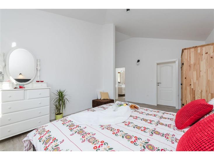 House K1, for 10 persons