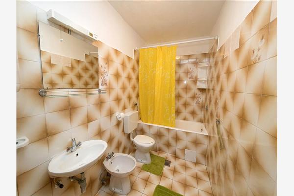 Apartment A4, for 9 persons