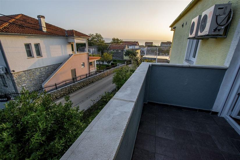 Apartment A4, for 6 persons