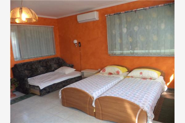 Apartment A2, for 3 persons