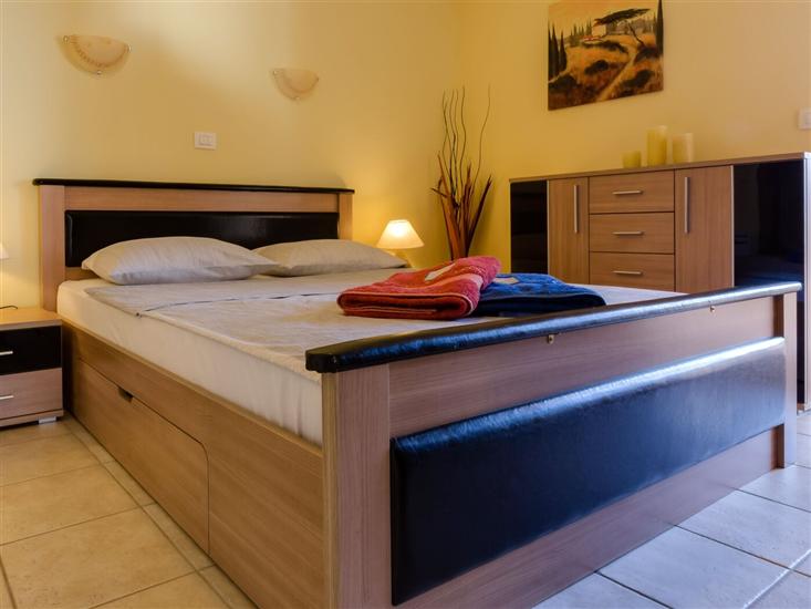 Apartment A2, for 6 persons