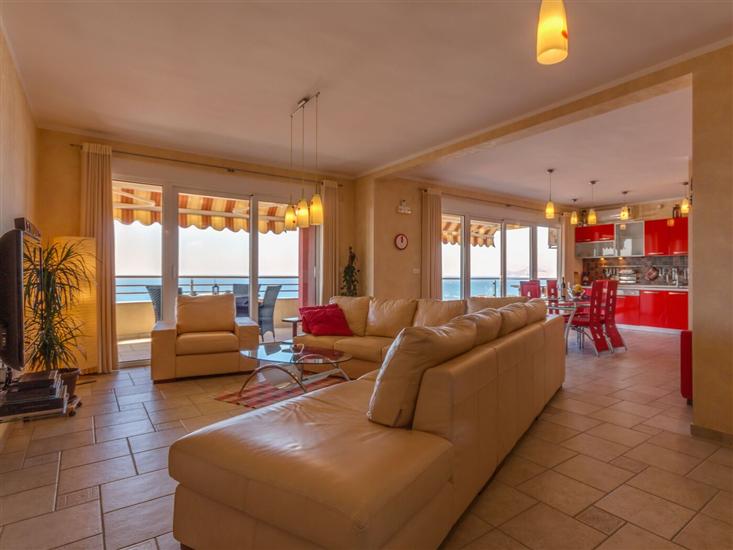 Apartment A7, for 5 persons