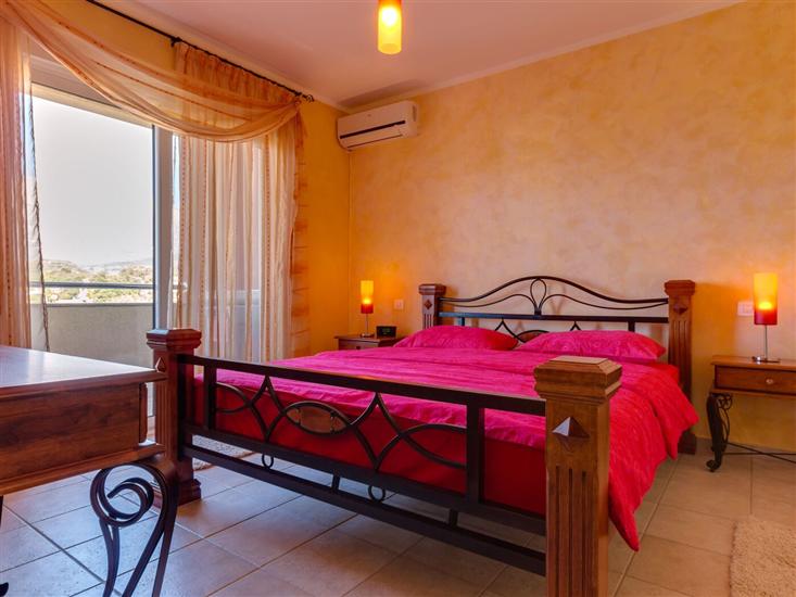 Apartment A7, for 5 persons