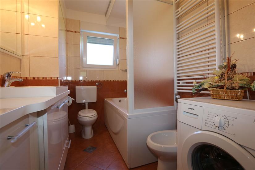 Apartment A2, for 7 persons