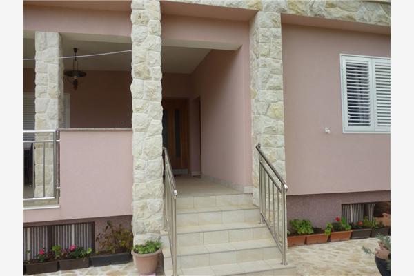 Apartment A2, for 6 persons