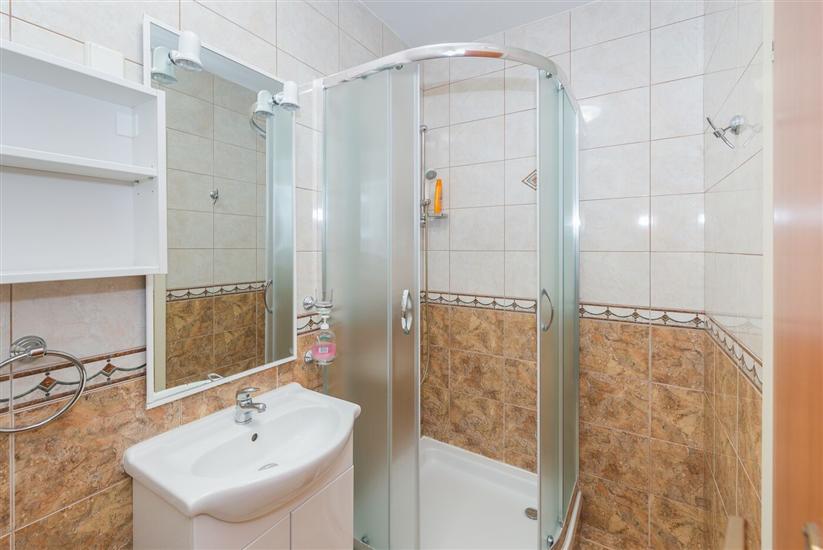 Apartment A6, for 6 persons