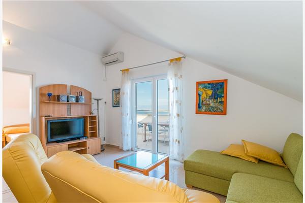 Apartment A7, for 6 persons