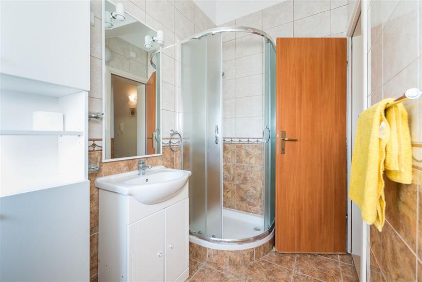 Apartment A7, for 6 persons