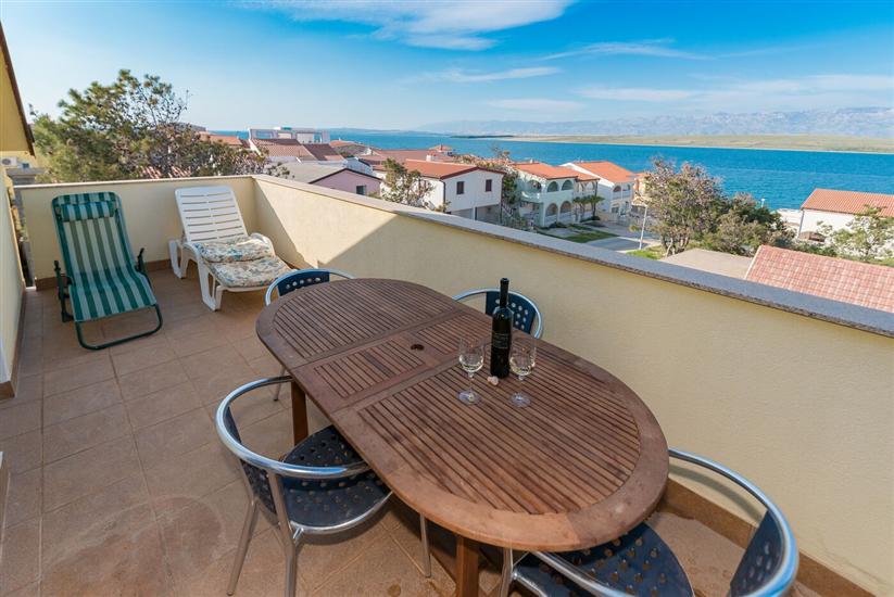 Apartment A7, for 6 persons