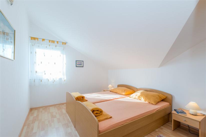 Apartment A7, for 6 persons