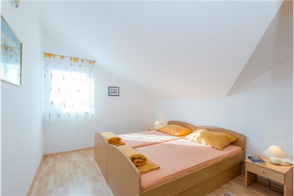 Apartment A7, for 6 persons