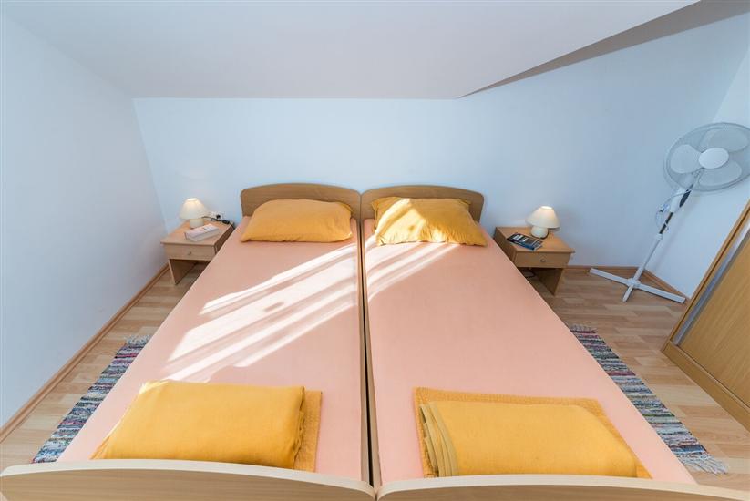 Apartment A7, for 6 persons