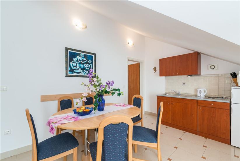 Apartment A9, for 6 persons