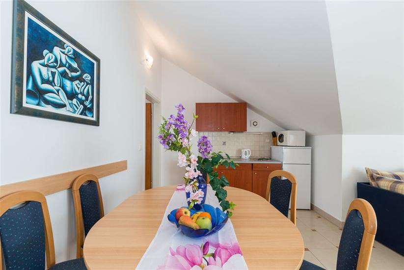 Apartment A9, for 6 persons