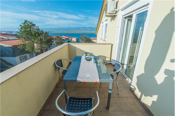 Apartment A9, for 6 persons