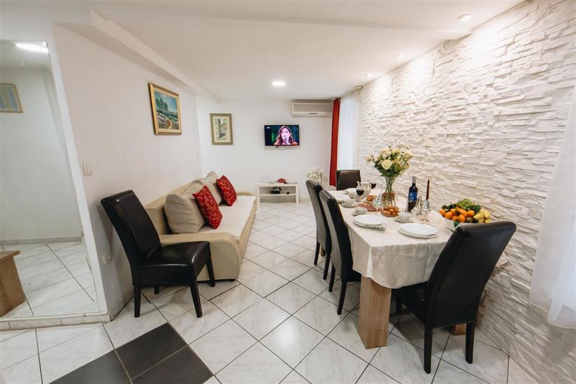 Apartment A1, for 5 persons