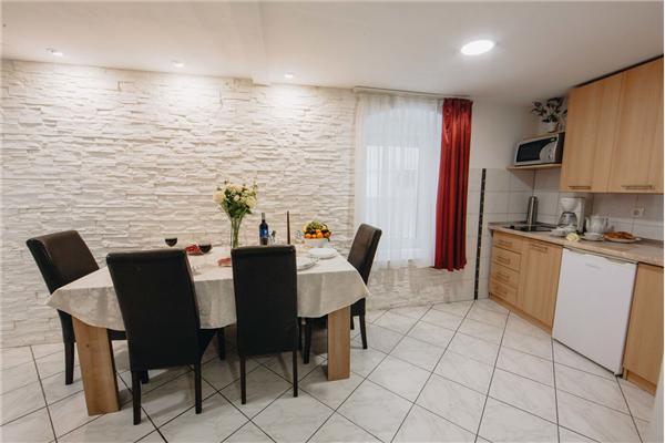 Apartment A1, for 5 persons