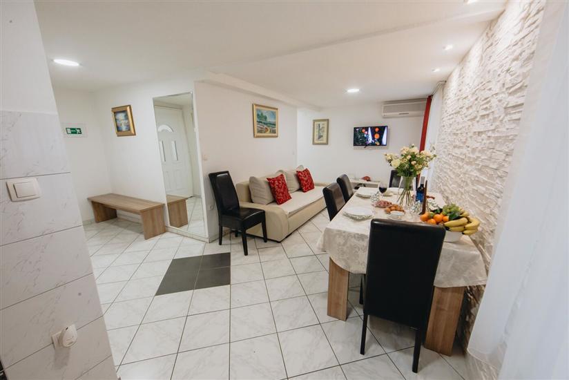 Apartment A1, for 5 persons