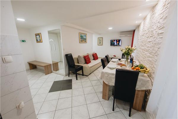 Apartment A1, for 5 persons