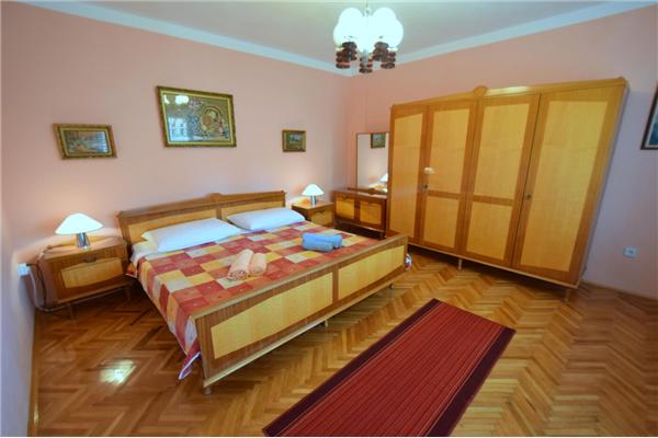 Apartment A1, for 6 persons