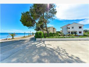 Apartments Liveric Vir - island Vir, Size 75.00 m2, Airline distance to the sea 20 m, Airline distance to town centre 250 m