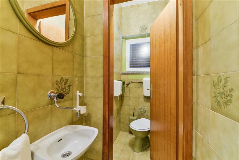Apartment A2, for 6 persons