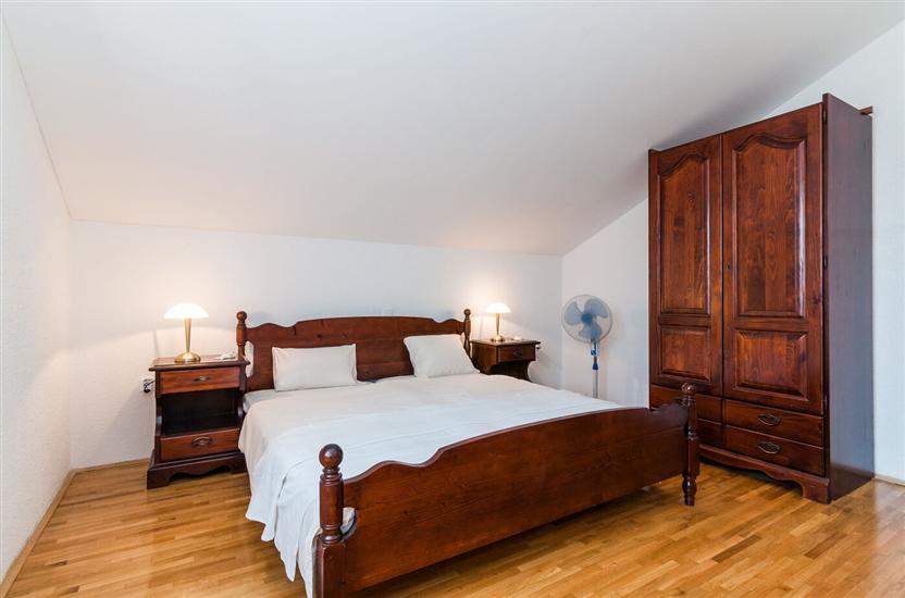 House K1, for 10 persons