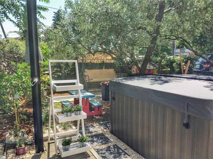 Apartment Ivana with jacuzzi