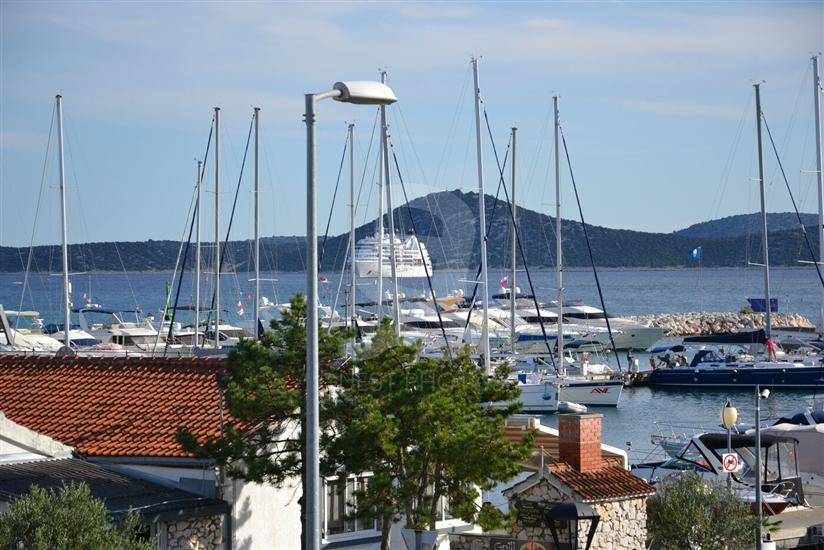 Apartments and Rooms Mare