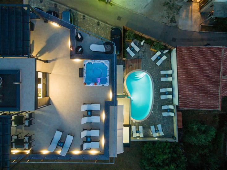 Apartments Luxury Villa Maloca