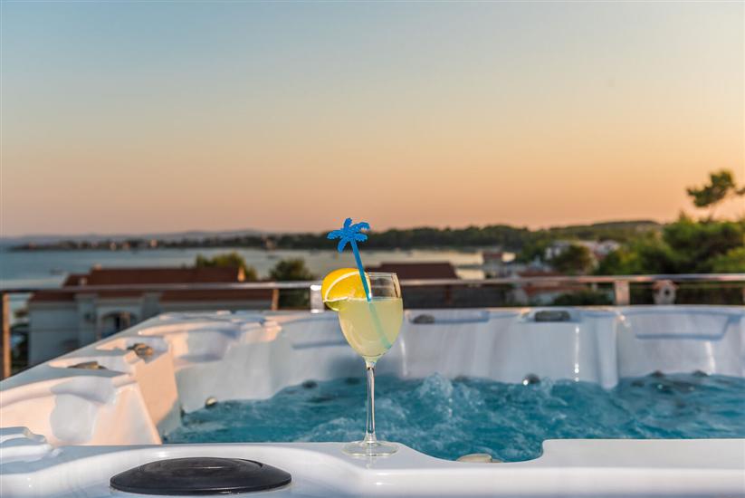 Apartments Luxury Villa Maloca