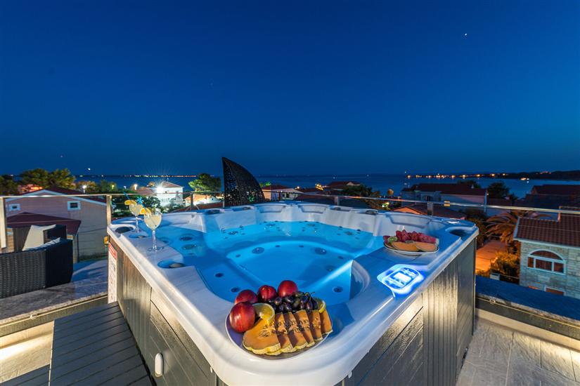 Apartments Luxury Villa Maloca