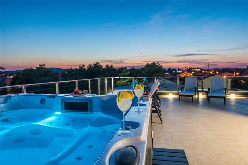 Apartments Luxury Villa Maloca