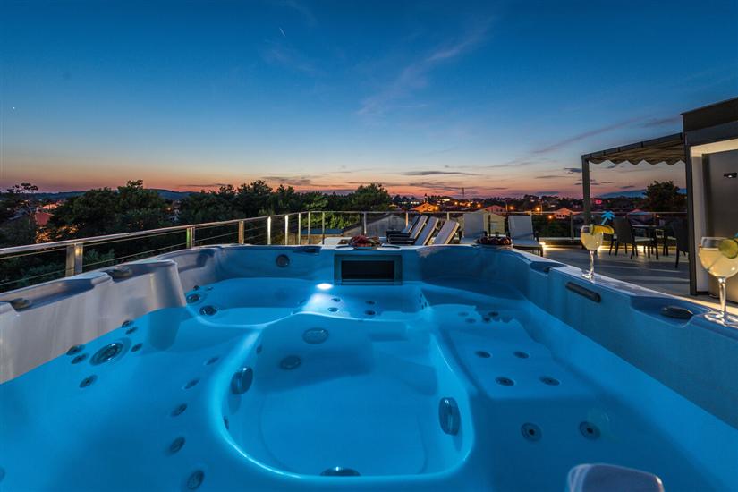 Apartments Luxury Villa Maloca