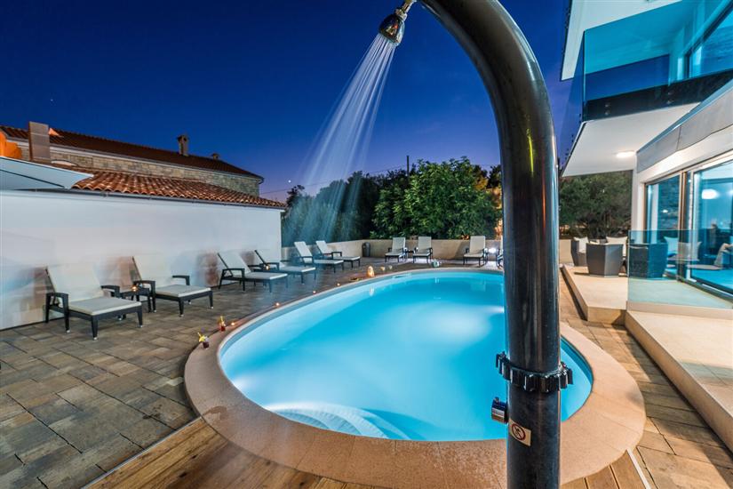 Apartments Luxury Villa Maloca