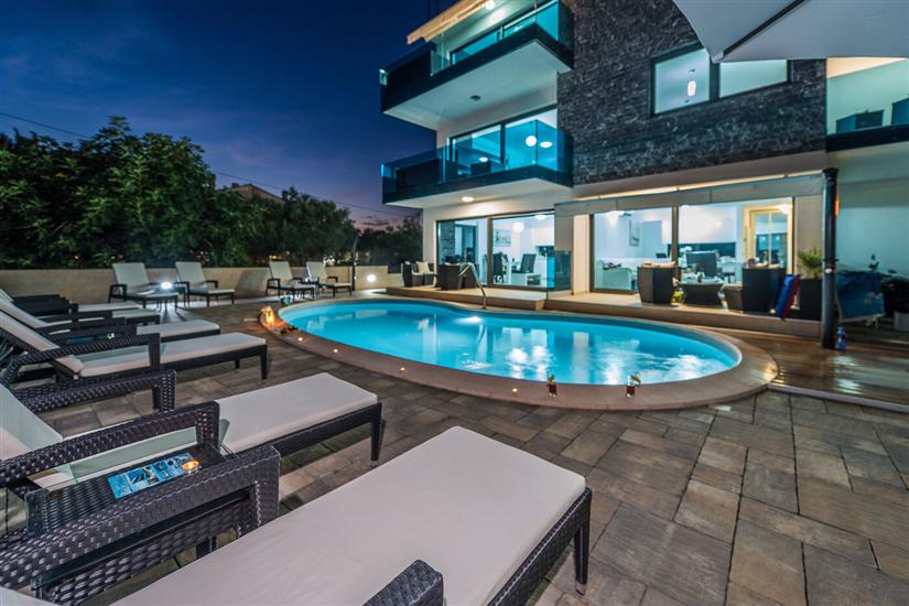 Apartments Luxury Villa Maloca