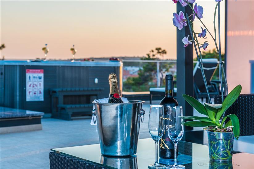 Apartments Luxury Villa Maloca