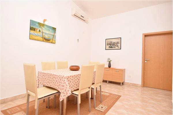 Apartment A1, for 6 persons