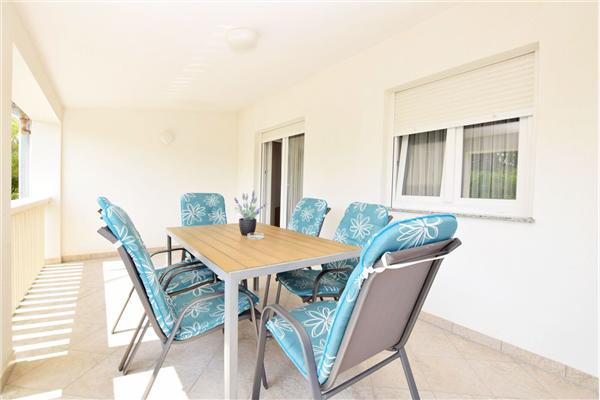 Apartment A1, for 6 persons