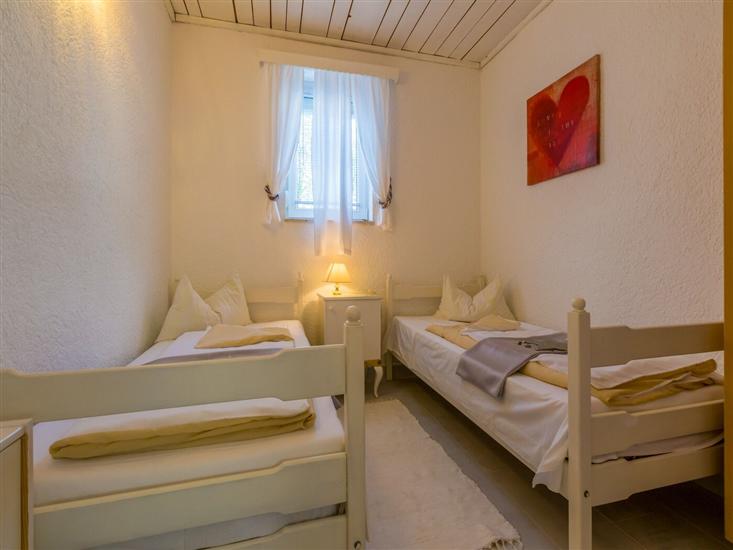 Apartment A1, for 5 persons
