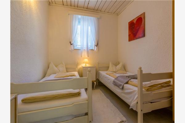 Apartment A1, for 5 persons