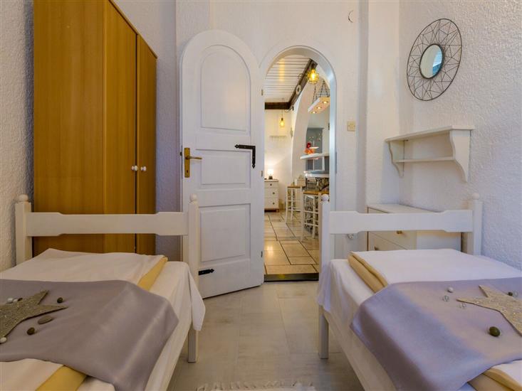 Apartment A1, for 5 persons