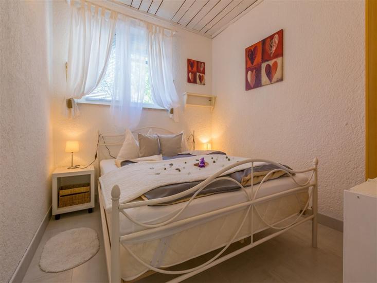 Apartment A1, for 5 persons