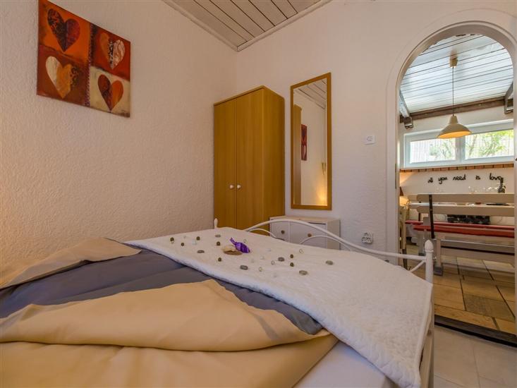 Apartment A1, for 5 persons